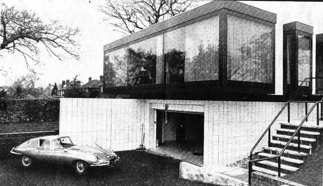 george_best_1971_outside_with_car
