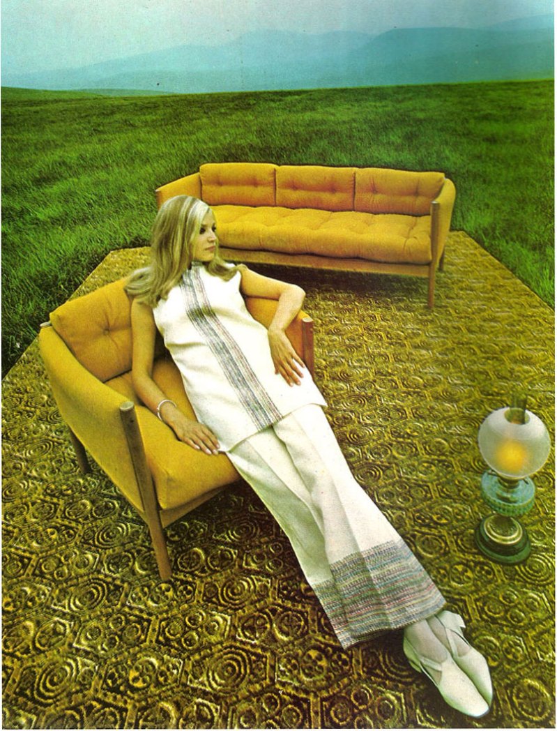 jersey-dress-glen-abbey-carpet-by-youghal-suite-William-Walsh-1969