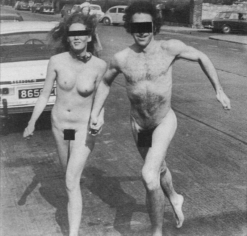 nude-streak-hand-in-hand-ireland-1974